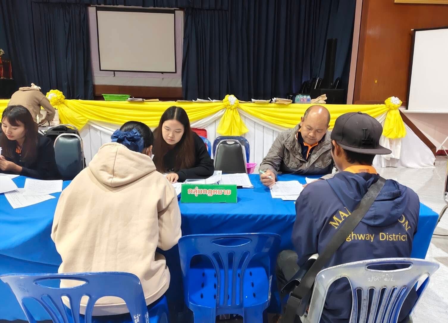 title - ศูนย์บริการประชาชนเคลื่อนที่ (Mobile Unit) ในเขตปฏิรูปที่ดิน และโครงการปรับปรุงหนังสืออนุญาตให้เข้าทำประโยชน์ในเขตปฏิรูปที่ดิน(ส.ป.ก. 4-01) ณ อำเภอแม่สะเรียง จังหวัดแม่ฮ่องสอน